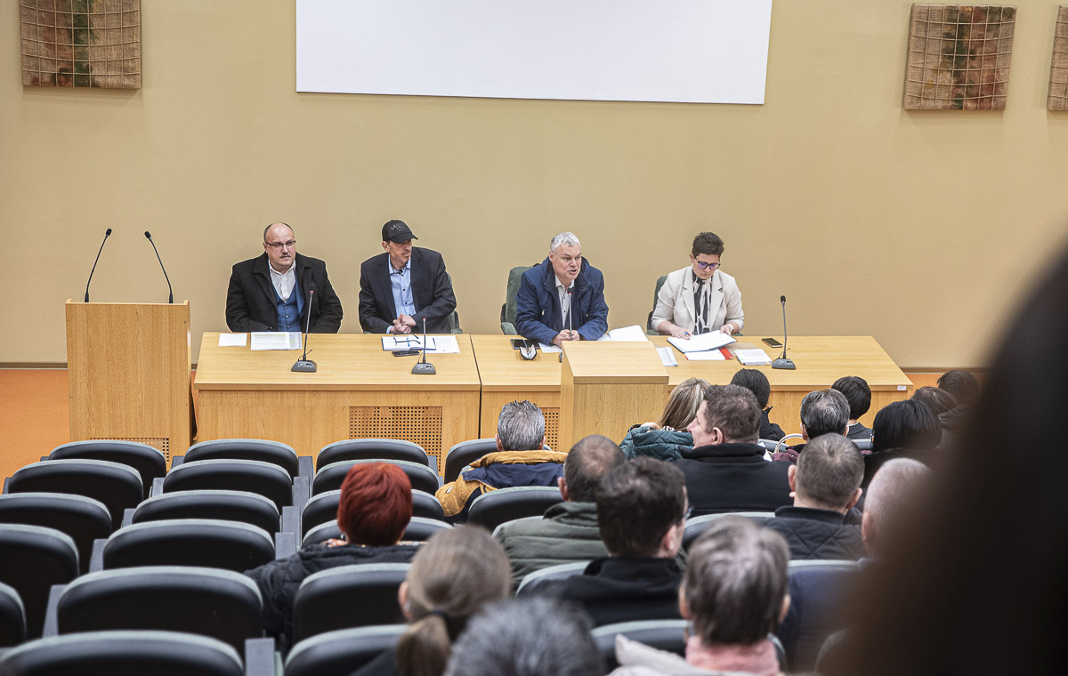 „20-an voltunk, 16-an vagyunk, 12-en maradunk”